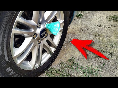 Видео: Зачем опытные водители надевают горлышко на колесо? Полезные автохитрости, о которых знают не все!