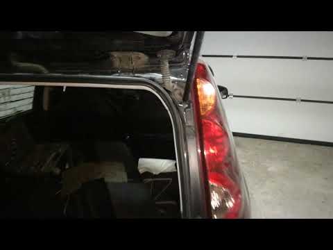 Видео: Nissan Note 2010( нисан нот) не открывается багажник