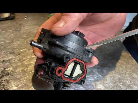 Видео: Распространенная проблема с пластиковым карбюратором двигателя (Briggs & Stratton)