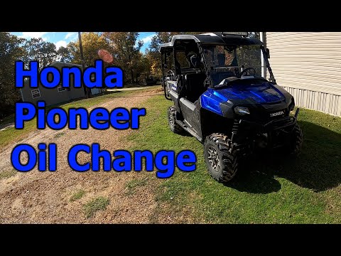 Видео: Замена масла и воздушного фильтра Honda Pioneer 700-4