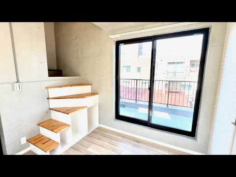 Видео: Экскурсия по микроквартире со вторым этажом! 🏠🤯 - 30 кв. м / 323 кв. фута (Эпизод 89)