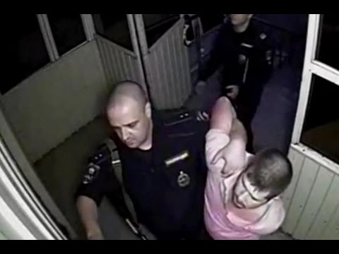 Видео: Полиция РОВД Саратова. Растаптывание и добивание гражданского права.