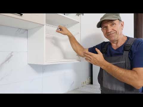 Видео: Как установить полки для посуды в кухонном шкафчике