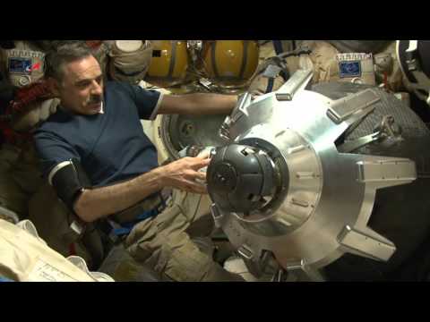 Видео: МКС. Разгружаем грузовик