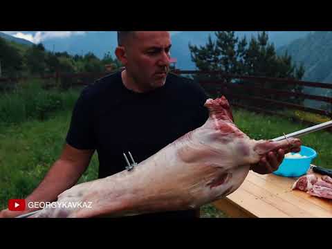 Видео: ПРИГОТОВЛЕНИЕ ДВУХ ЯГНЯТ в ГОРАХ КАВКАЗА