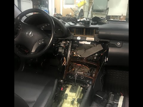 Видео: Замена шагового двигателя системы отопления, вентиляции и кондиционирования воздуха на Mercedes-B...