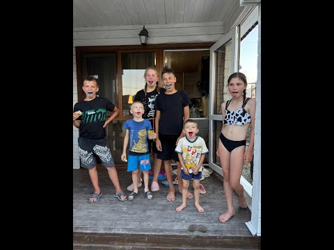 Видео: Мама и 13 детей  Вернулись с моря   Моринованные огурцы