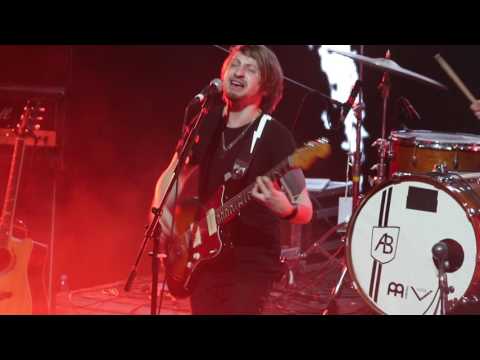 Видео: Нервы - Самый дорогой человек @ RED