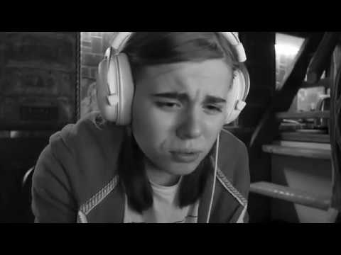 Видео: -А он отвечает...не люблю