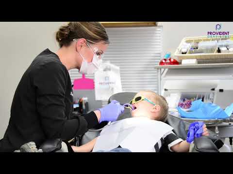 Видео: Первый визит к стоматологу двухлетнего ребенка