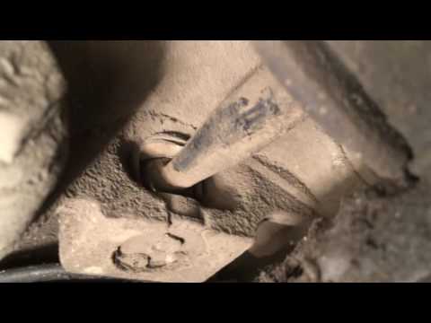 Видео: Замен втулки кулисы КПП Рено Кенгу 1999