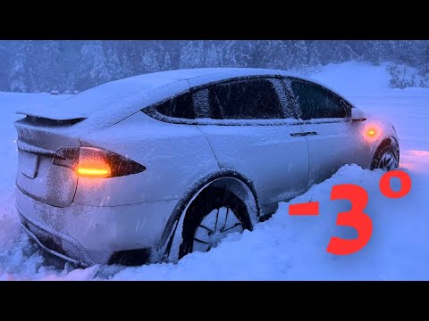 Видео: ВЫЖИЛ в метель внутри моей Tesla (Её пришлось ОТБУКСИРОВАТЬ)