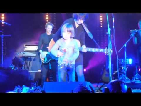 Видео: Земфира - Let it be (С.Вакарчук, Д.Шуров)/Не стреляйте (Д.Шуров) (Киев, Дворец спорта, 11.04.2013)