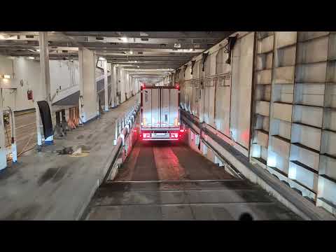 Видео: Въезд на паром. 