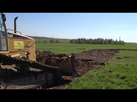 Видео: ЭТО СОБЫТИЕ Я ЖДАЛ МНОГО ЛЕТ! ТРАКТОР СДВИНУЛ И РАСПАХАЛ ВЕКОВОЕ ПОЛЕ! Gold Hunter B75