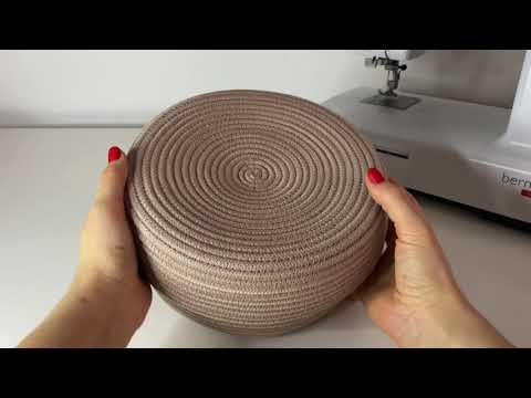 Видео: Корзина с крышкой из шнура на швейной машине в технике зигзаг.