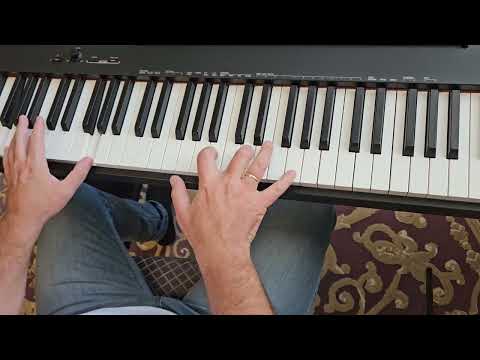 Видео: "Листья жгут" разбор, как сыграть аккомпанимент по аккордами на фортепиано по-простому 🎹 