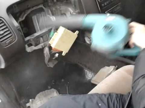 Видео: Замена салонного фильтра Mark II GX90 Part 2