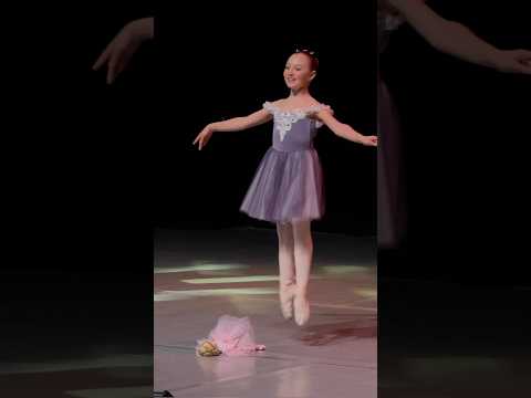 Видео: Вариация из детского Pas de deux