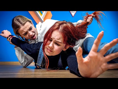 Видео: МАША РАЗОЗЛИЛА СТАРШЕКЛАССНИЦУ!!!