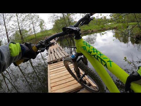 Видео: 🚴Гоню ОТ СОБАК НА ОСТРОВ! ВЕЛОПОКАТУШКА #2