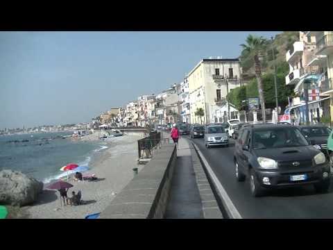 Видео: ИТАЛИЯ. Прогулка в Джардини Наксос СИЦИЛИЯ  ПЛЯЖ Курорты Сицилии Обзор Giardini Naxos. SICILY