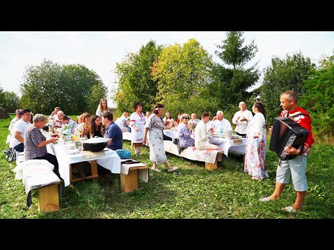 Видео: СВАДЬБА В ДЕРЕВНЕ | ЧАСТУШКИ ПОД БАЯН! ПРОДОЛЖАЕМ ПРАЗДНОВАТЬ...