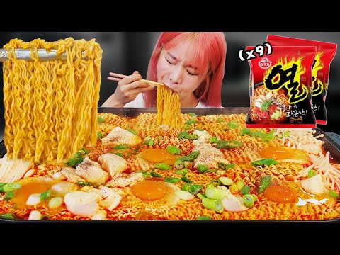 Видео: Корейская острая лапша быстрого приготовления большого размера ㅣRAMEN MUKBANG ㅣ Рамен с мягким топу