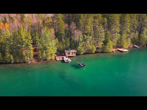 Видео: Строительство уединенного домика в ПРЕКРАСНОМ месте!