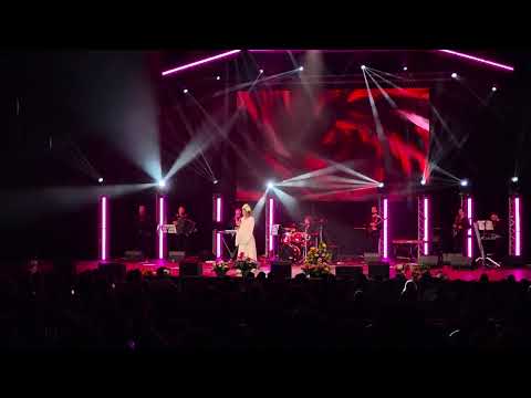 Видео: Desi Slava 03/11/2025 live "Лале ли си, зюмбюл ли си?"