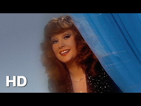 Видео: Алла Пугачёва - Жди и помни меня (Official HD Video)