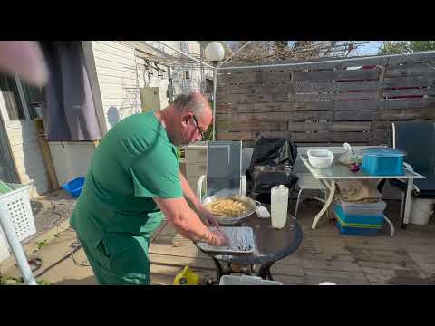 Видео: Путь корюшки к вашему столу! | Как жарить корюшку!