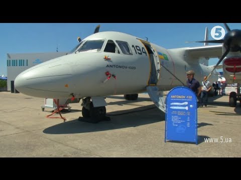 Видео: Як новачок Ан-132 "порвав" небо під Парижем // Невигадані історії - 25.06.17