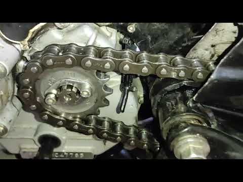 Видео: Bajaj ВОХER 150X. Установка автосмазчика цепи с алиэкспресс. #bajajboxer  #bajaj