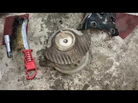 Видео: Mercedes Benz w204 how to change engine mount driver side замена подушки двигателя