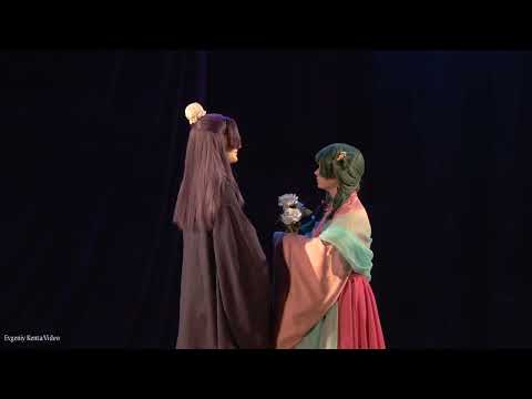 Видео: Групповое cosplay defile-Монолог Фармацевта-Джинши, Мао Мао-Grinch, Ersenia Bunny