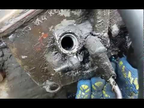 Видео: Замена масла в топливном насосе трактора ЮМЗ 6