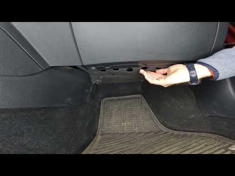 Видео: Замена салонного фильтра VW JETTA 6