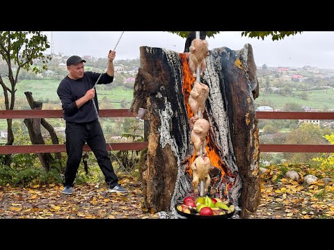 Видео: Приготовление нескольких куриц в дереве | Cooking several chickens in a tree