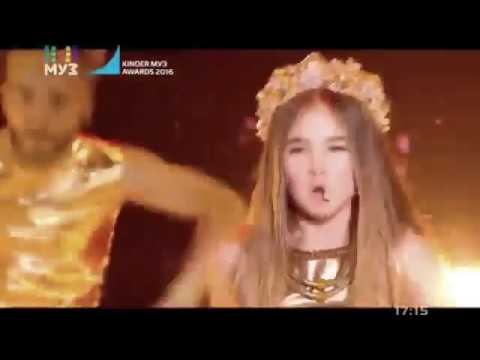 Видео: Александра Абрамейцева - Rum Di Dum  (Премия Kinder Муз Awards 2016)