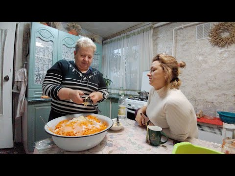 Видео: Із сестрою на кухні/Маринуємо м'ясо/Зробили моркву по-корейськи
