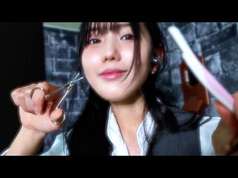 Видео: ASMR Дворецкий подстригает ваши брови
