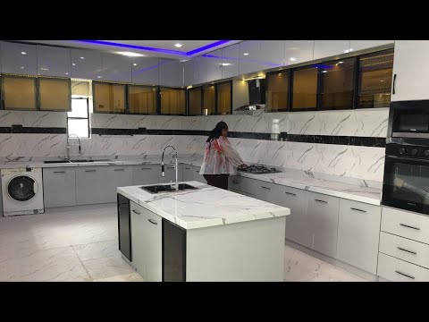 Видео: Установка кухонных шкафов со всей кухонной техникой обойдется вам в такую ​​сумму в Лагосе.