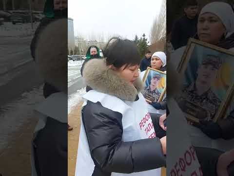 Видео: ӘСКЕРДЕГІ БАЛАЛАРДЫҢ АНАЛАРЫ КӨТЕРІЛДІ