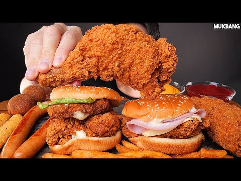 Видео: бургер и жареный цыпленок, колбаса FRIED CHICKEN 🍗 BURGERS 🍔 SAUSAGE EATING ASMR MUKBANG