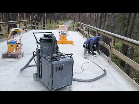 Видео: Устройство противоскользящего покрытия на лыжеролерной трассе в г. Воткинск.