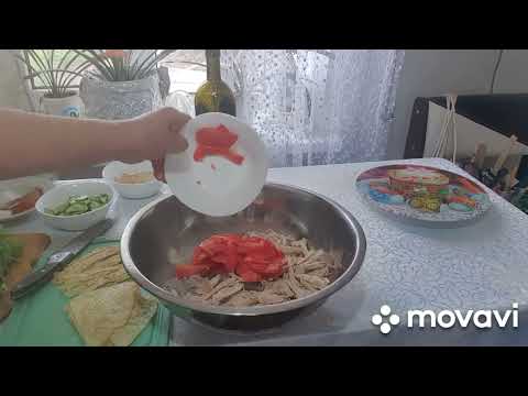 Видео: Диетический салат закуска из фунчезы,овощей,отварной курицы и яичных блинчиков.Вкусно и полезно.