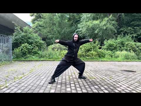Видео: 18 форм хуньюань тайцзи, таолу для соревнований, Антонов Антон, 26.06.2025