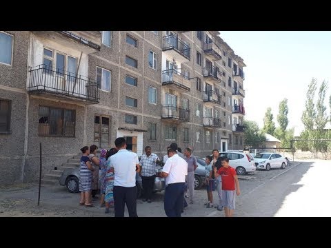 Видео: В Кентау снесут несколько аварийных домов, но жильцам эта идея не нравится