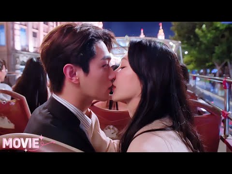 Видео: Герой признался в любви, а Золушка его поцеловала прямо на улице! Автобус стал свадебным!